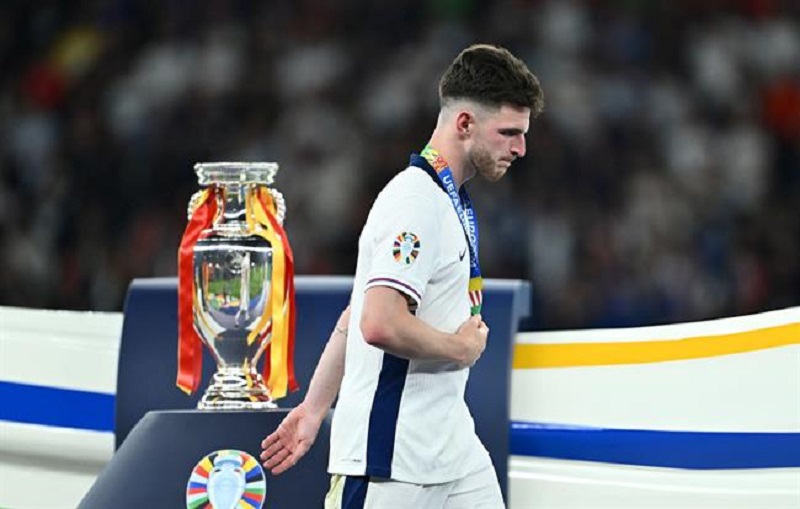 Declan Rice thất vọng nặng nề khi tuyển Anh tuột chức vô địch Euro