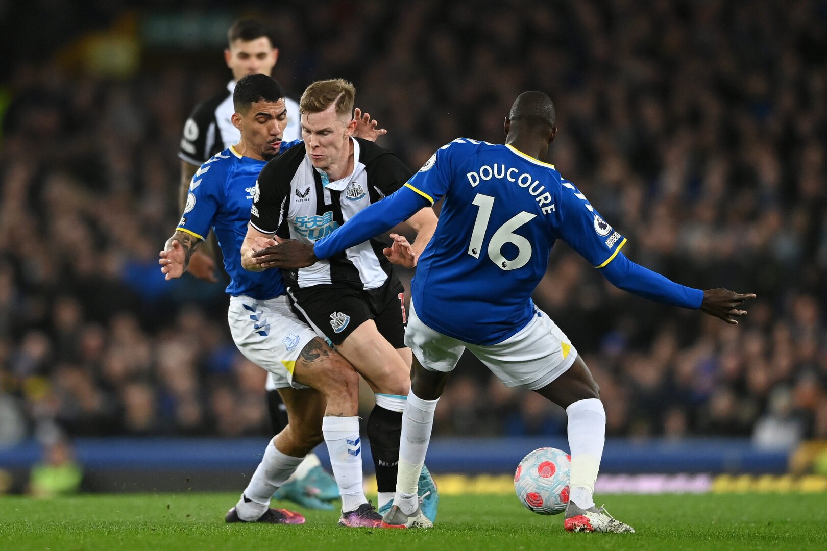 Nhận định soi kèo Everton vs Newcastle lúc 23h30 ngày 05/10/2024